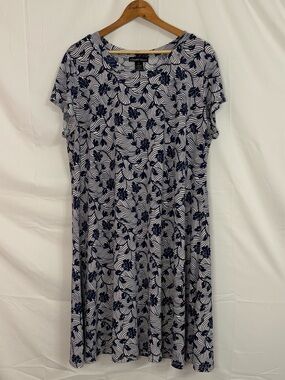 Candalite Navy & White Textured Floral Print Short Sleeve A-Line Dress - Size 2X